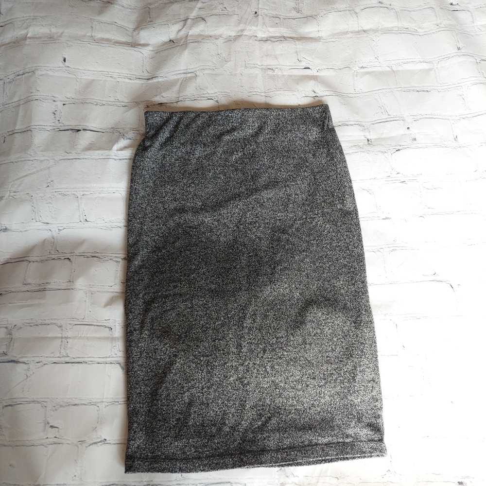 Midi/ below the knee sweater skirt, sz M, gray, elastic waistband